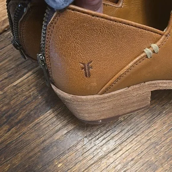 Frye Men's Tan Leather Shoes - Picture 4 of 8